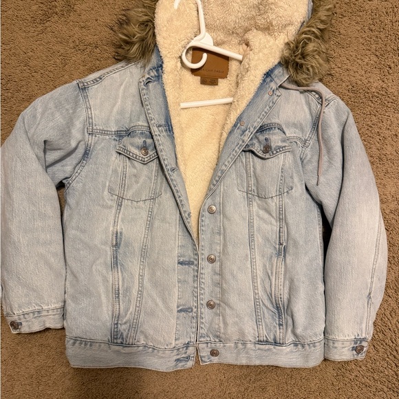 American Eagle Outfitters Light Blue Jean Jacket with Faux Fur Lining - Picture 1 of 3